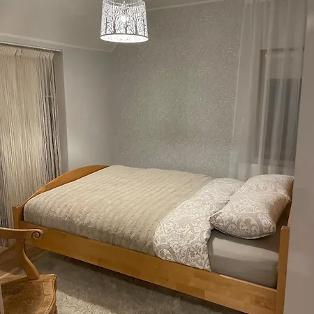 Apartment Cozy 1 Bedroom With Balcony & Views *